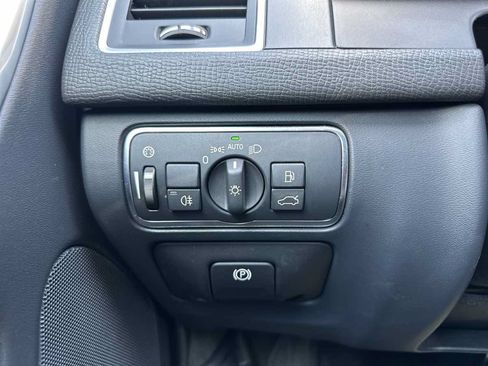 Used 2016 Volvo XC60 T5 Premier w/ Proximity Package FWD image 24