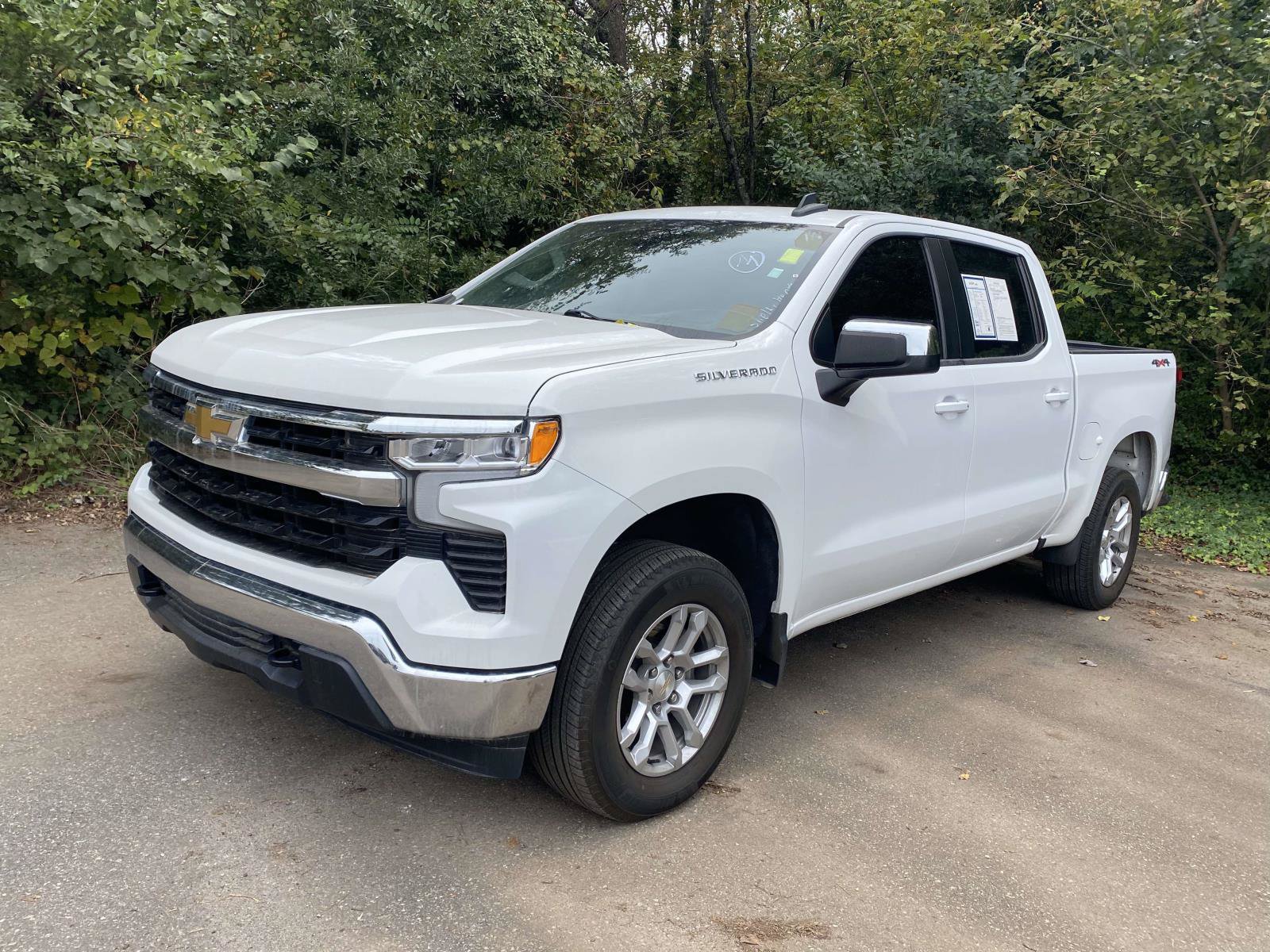 Used 2024 Chevrolet Silverado 1500 LT AWD/4WD image 3