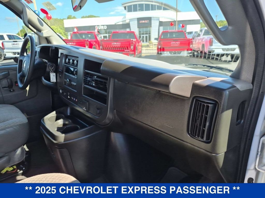 Used 2025 Chevrolet Express 3500 LT w/ LT Preferred Equipment Group RWD image 27
