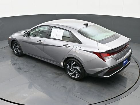 Certified 2025 Hyundai Elantra Sport image 36