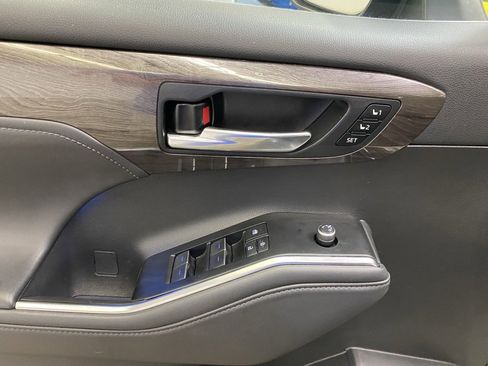 Used 2022 Toyota Highlander Platinum image 25