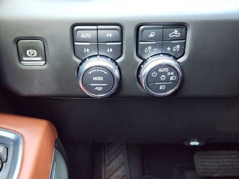 Certified 2024 GMC Sierra 2500 Denali Ultimate AWD/4WD image 19