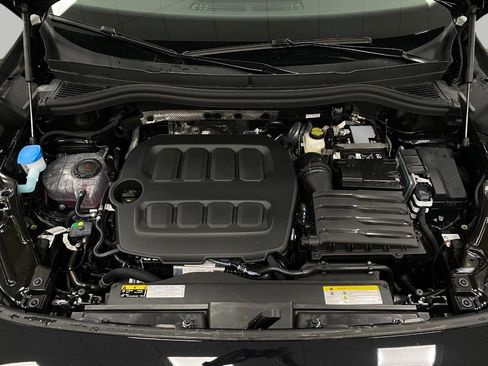 New 2025 Volkswagen Tiguan SE image 11