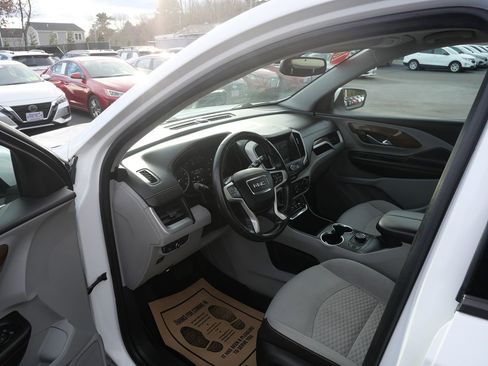 Used 2018 GMC Terrain SLE w/ Driver Convenience Package image 9