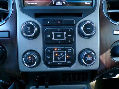 Used 2015 Ford F350 Lariat image 29