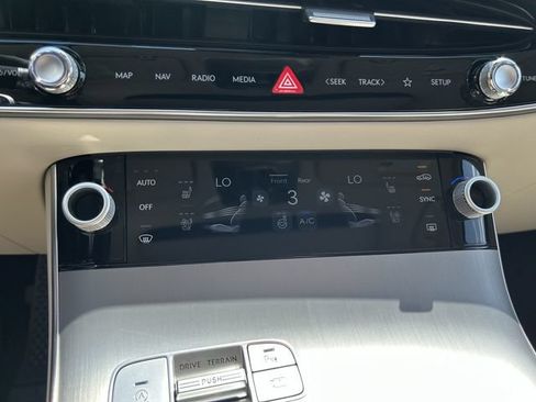 New 2026 Genesis GV70 2.5T Advanced AWD/4WD image 30