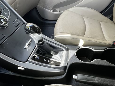 Used 2015 Hyundai Elantra Limited w/ Option Group 05 image 27