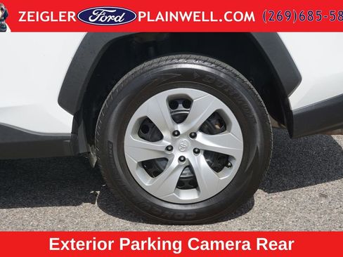 Used 2022 Toyota RAV4 LE FWD image 9