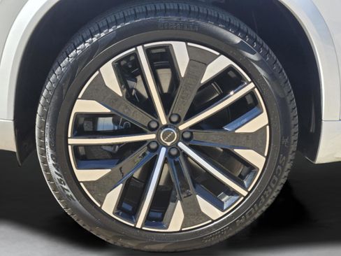 Certified 2025 Volvo XC90 T8 Plus w/ Protection Package Premier AWD/4WD image 39