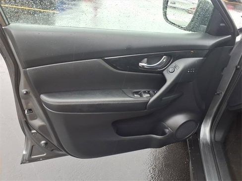 Used 2020 Nissan Rogue SL w/ Premium Package image 7