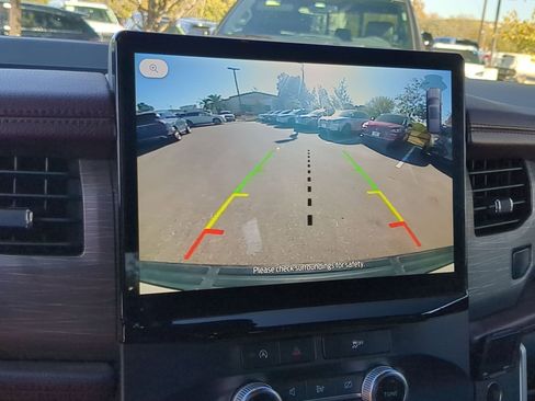 Used 2024 Ford Expedition Limited image 16