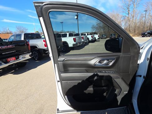 Used 2023 GMC Yukon XL AT4 image 12