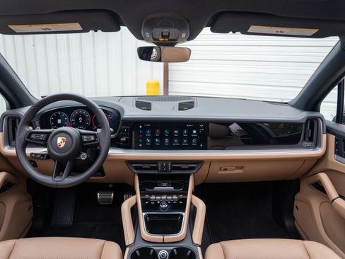 Certified 2024 Porsche Cayenne S image 22