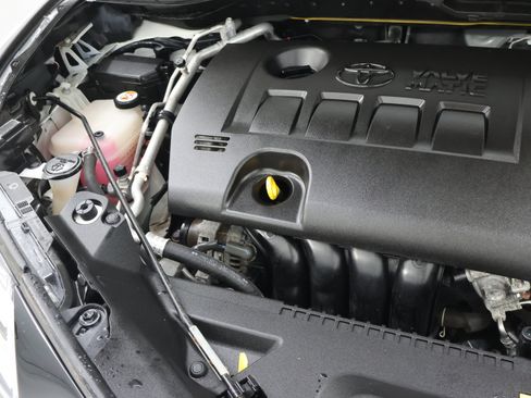 Used 2020 Toyota C-HR XLE FWD image 18