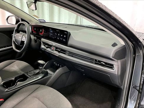 Used 2025 Kia K4 LXS image 28