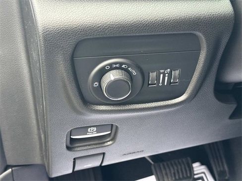 Used 2024 Jeep Grand Cherokee Laredo image 26