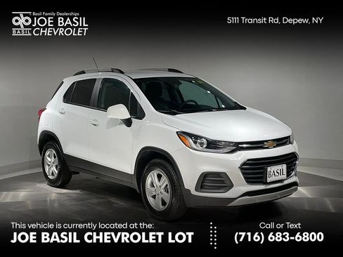 Used 2022 Chevrolet Trax LT w/ LT Convenience Package image 1