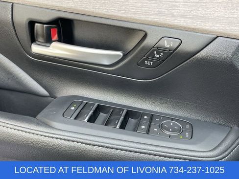 Used 2025 Toyota Grand Highlander AWD image 24