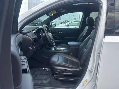 Used 2023 Chevrolet Traverse RS AWD/4WD image 12