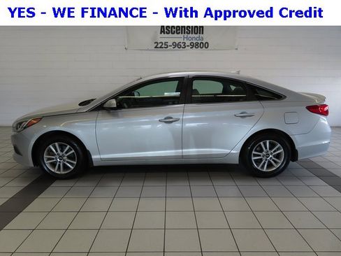 Used 2017 Hyundai Sonata SE image 3