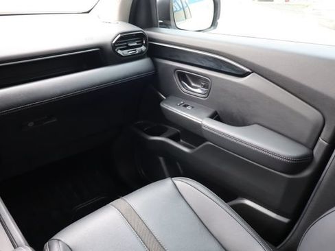 Used 2025 Honda Pilot EX-L image 8