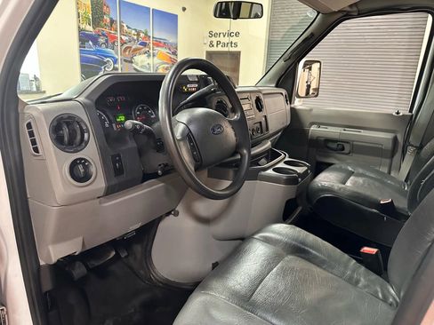Used 2015 Ford E-350 and Econoline 350 Super Duty image 25