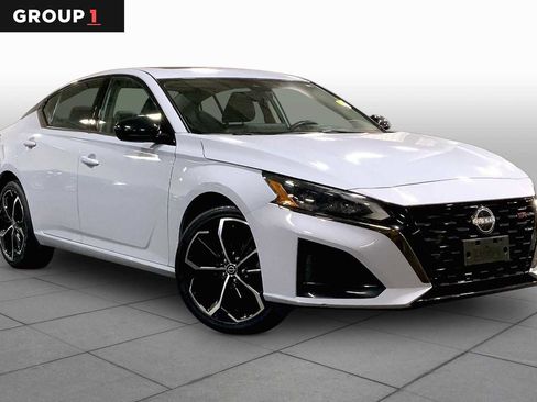 Used 2023 Nissan Altima 2.5 SR w/ SR Premium Package AWD/4WD image 1