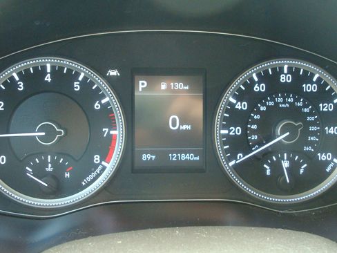 Used 2019 Hyundai Santa Fe SE image 9