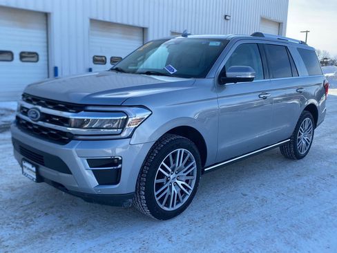 Used 2022 Ford Expedition Limited image 3