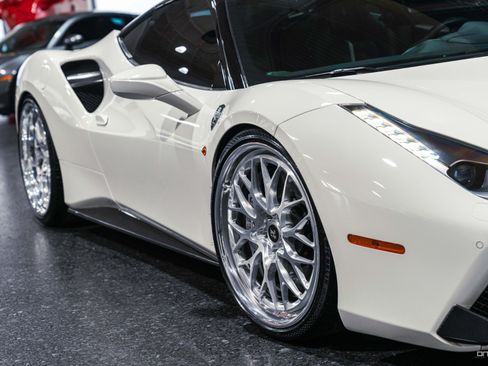 Used 2016 Ferrari 488 GTB RWD image 5