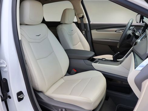 Used 2022 Cadillac XT5 Premium Luxury AWD/4WD image 18