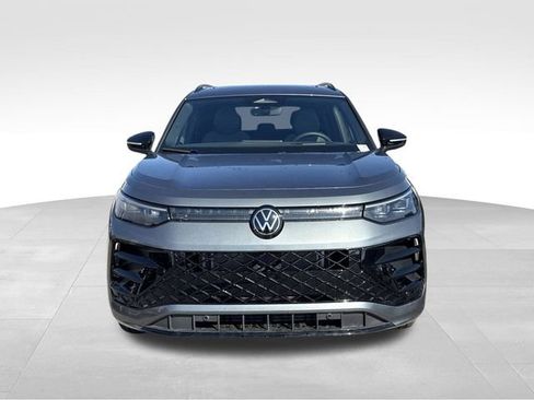 New 2026 Volkswagen Tiguan SE R-Line FWD image 8