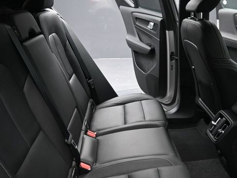 Used 2025 Volvo XC40 B5 Plus image 14