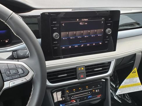 New 2026 Volkswagen Taos SE FWD image 11