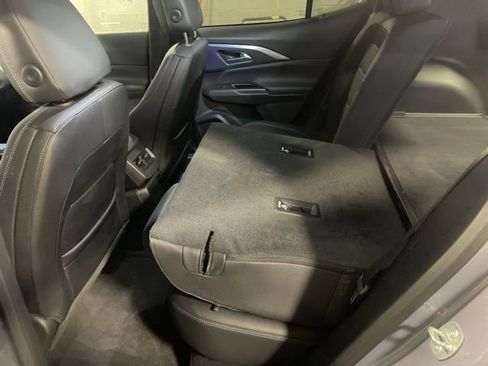 Used 2025 Chevrolet Equinox EV LT w/ Convenience Package image 36