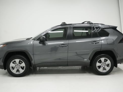 Used 2024 Toyota RAV4 LE AWD/4WD image 7