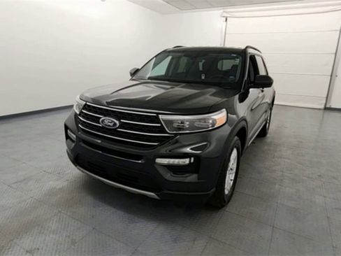 Used 2023 Ford Explorer XLT w/ Equipment Group 202A image 3