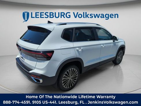 New 2026 Volkswagen Taos SE FWD image 6