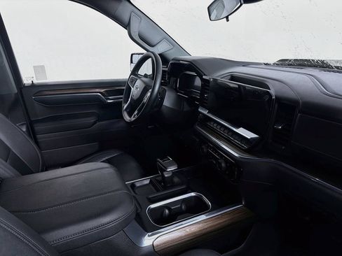 Used 2024 Chevrolet Silverado 1500 LT Trail Boss w/ Convenience Package II AWD/4WD image 29