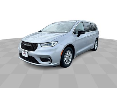 Used 2024 Chrysler Pacifica Touring-L