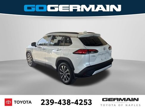 Used 2023 Toyota Corolla Cross XLE w/ Convenience Package FWD image 5