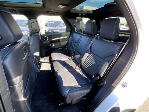 Used 2025 Land Rover Discovery Dynamic SE AWD/4WD image 26