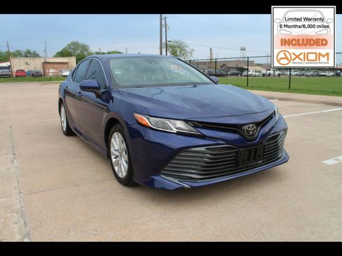 Used 2018 Toyota Camry LE image 1