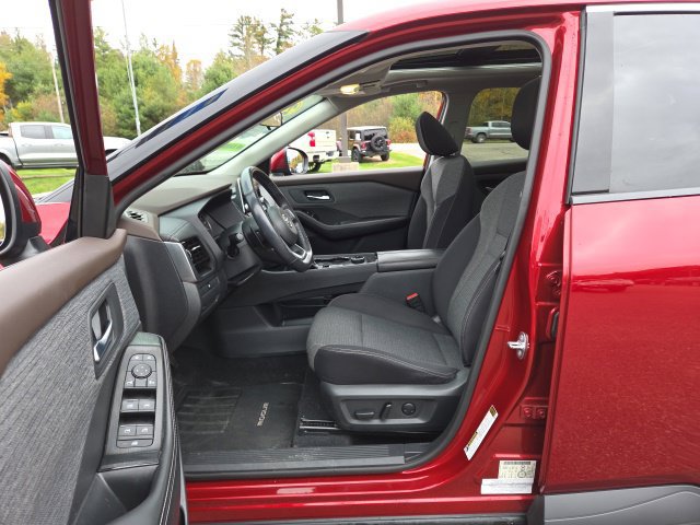 Used 2021 Nissan Rogue SV AWD/4WD image 14