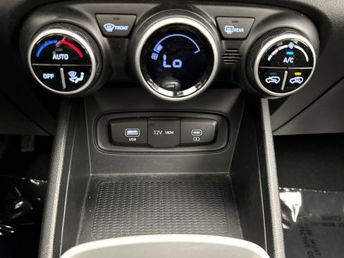 Used 2025 Hyundai Venue SEL FWD image 15