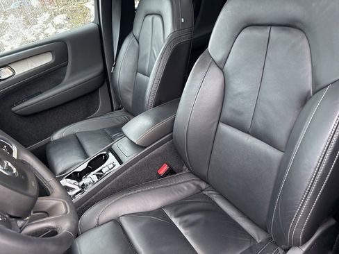 Certified 2023 Volvo XC40 B5 Plus w/ Driver Assist Package image 18