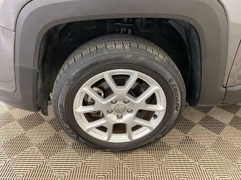 Used 2019 Jeep Renegade Latitude w/ Cold Weather Group AWD/4WD image 12