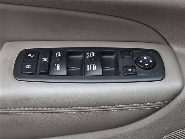 Used 2012 Jeep Grand Cherokee Laredo w/ Laredo E Group AWD/4WD image 13
