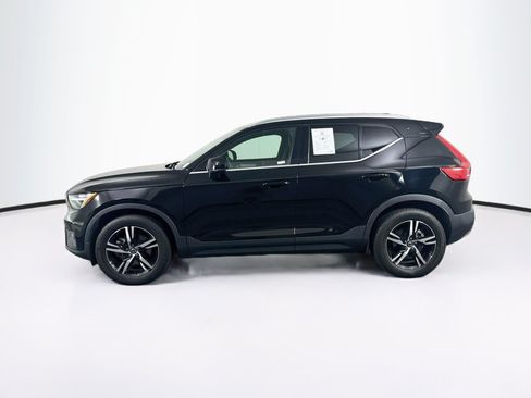 Used 2023 Volvo XC40 B5 Plus AWD/4WD image 4