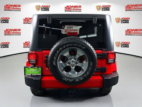 Used 2018 Jeep Wrangler Unlimited Sahara w/ Max Tow Package image 12